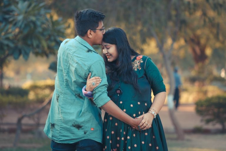 Top Best Candid Maternity Photographer in Ahmedabad Near 