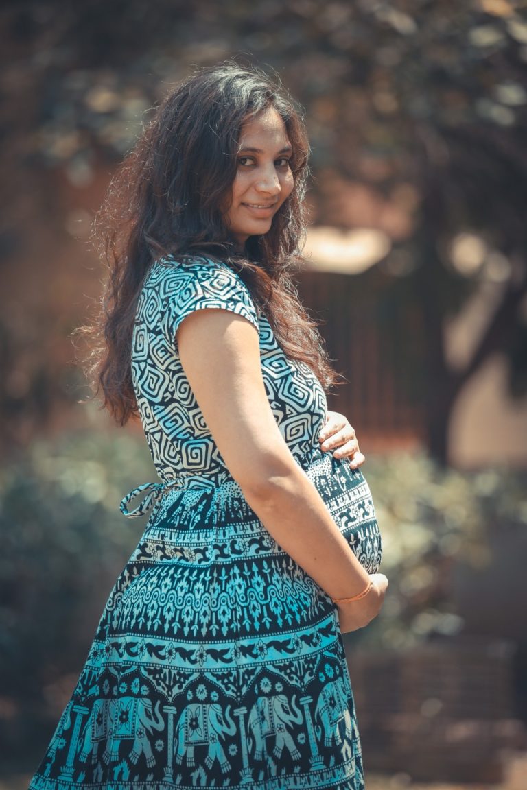 Top Best Candid Maternity Photographer in Ahmedabad Near 